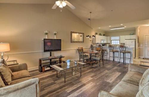 Central Myrtle Beach Apartamento | Magnolia Pointe Condo on Golf Course!