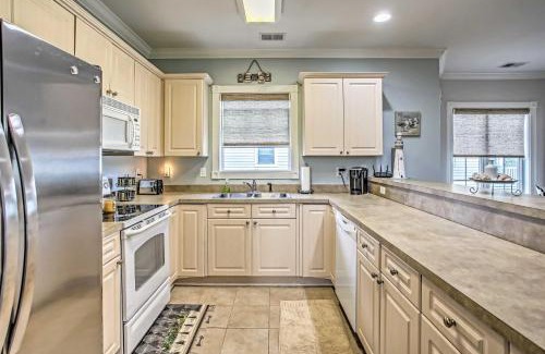 Central Myrtle Beach Apartamento | Magnolia Pointe Condo with Community Pool and More!