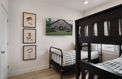 Washington Fields Casa | Magnolia Pool, Hot Tub, and Pickleball!