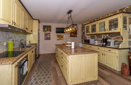 Calheiros Otro | Magnolia Sublime Villas | 4 bedroom villa with large gardens and heated pool