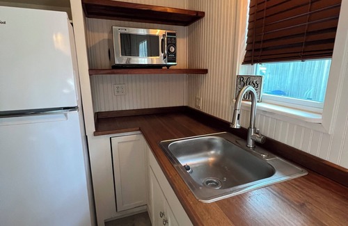Magnolia Casa | Magnolia Tiny House - Newly Renovated Charm in Serene Magnolia