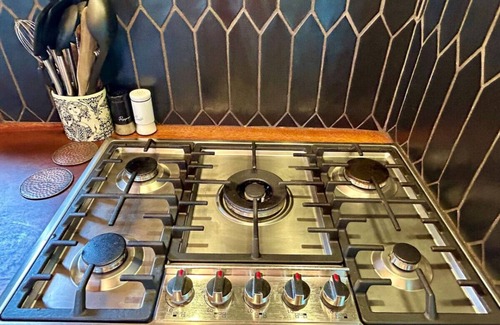 Burbank Casa | Magnolia Tiny House: Private Hot Tub, Lovely Views