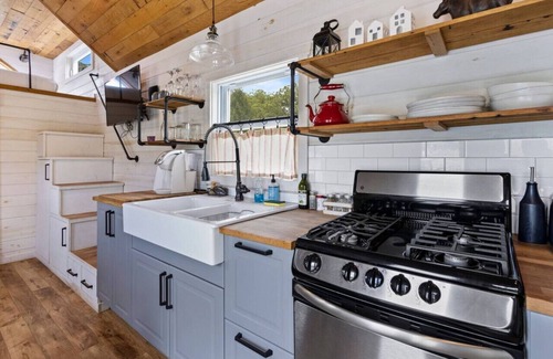 Mills River Casa | Magnolia | Tiny Modern Farmhouse Escape