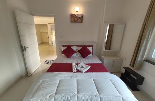 Hyderabad Apartamento | Magnus 3BHK Fully Furnished Flat - Gated Community, Club House, Pool