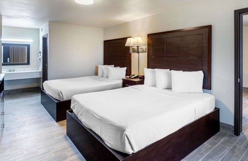 Tyler Hotel | Magnuson Grand Hotel & Conference Center Tyler