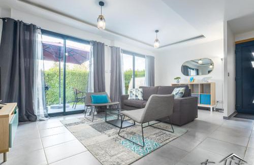 Magny-le-Hongre Casa | Magny's Oasis - DisneyLand 5min - Private Parking - Terrace & Garden