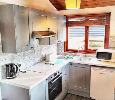 Warminster Casa | Magpie 5 Hot Tub HuntersMoon-Warminster-Bath-Wiltshire