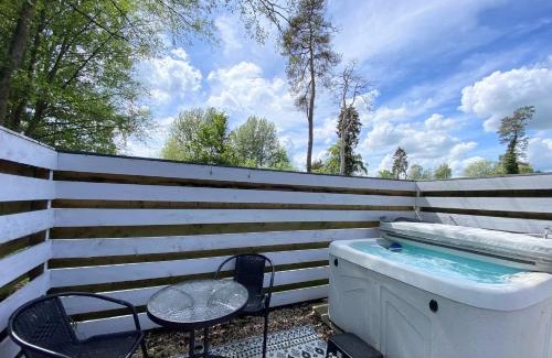 Warminster Casa | Magpie 6 HuntersMoon-Warminster-longleat-Bath