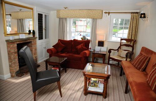Horncastle Hotel | Magpies Restaurant with Rooms