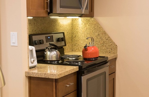 Honokowai Condominio | Mahana 604 Oceanfront 1bd/1ba 1 Bedroom Condo by RedAwning
