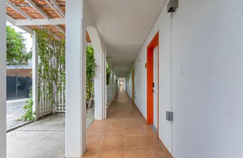 Maho Apartamento | Maho Beach House - Big Beautiful Studio - Ocean View
