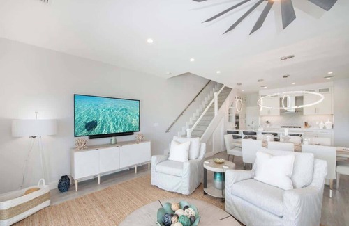 Bonnie View Estates Condominio | Mahogany Villa 2-A - 4BR Canal Front Villa & Pool
