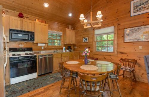Pisgah Forest Casa | Mai`s Rock Cabin with view