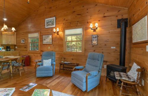 Pisgah Forest Casa | Mai`s Rock Cabin with view