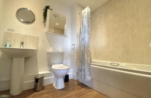 Bray on Thames Apartamento | Maidenehad Spacious Spectacular and Modern 3 Bedroom 2 Bathroom Penthouse 14