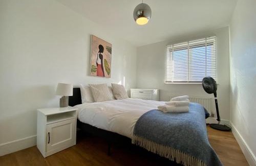 Bray on Thames Apartamento | Maidenehad Spacious Spectacular and Modern 3 Bedroom 2 Bathroom Penthouse 14