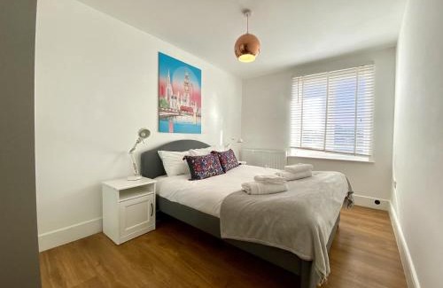 Bray on Thames Apartamento | Maidenehad Spacious Spectacular and Modern 3 Bedroom 2 Bathroom Penthouse 14