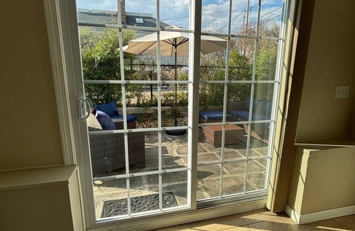 Mystic - New London Casa | MAIN BEACH ACCESS in GLP!! Charming 3-Bedroom House with AC!!