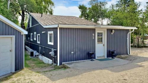 Wasaga Beach Casa | Main Beach River Retreat - Wasaga Beach 1 - Main Strip - 95 Mosley St