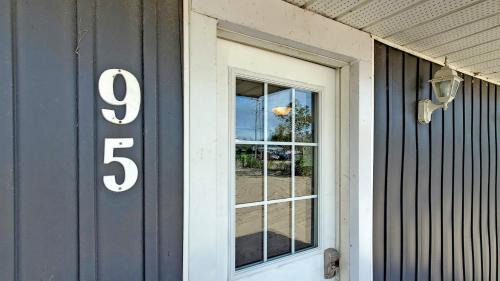 Wasaga Beach Casa | Main Beach River Retreat - Wasaga Beach 1 - Main Strip - 95 Mosley St