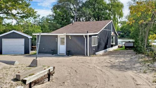 Wasaga Beach Casa | Main Beach River Retreat - Wasaga Beach 1 - Main Strip - 95 Mosley St