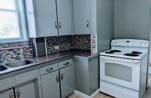 Winnipeg Casa | Main Floor 2 beds/ Free Parking