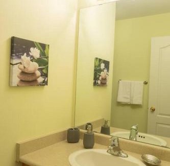 Vaughan Apartamento | Main Floor Luxury Apartment