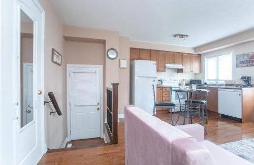 Vaughan Apartamento | Main Floor Luxury Apartment
