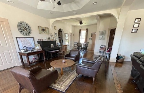 Windsor Cama Y Desayuno | Main floor of large, beautiful, historic home, no extra cleaning fees