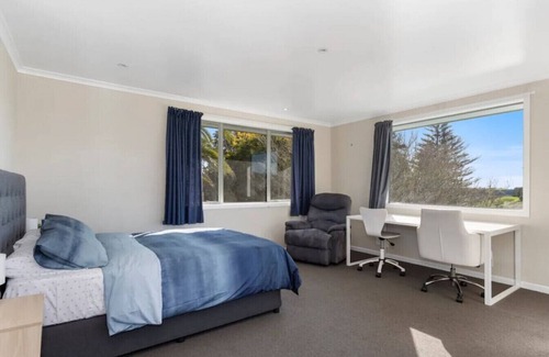 Pukehina Otro | Main House-FARM- · Rural Retreat Sanctuary Spa Sauna & Home Cinema!