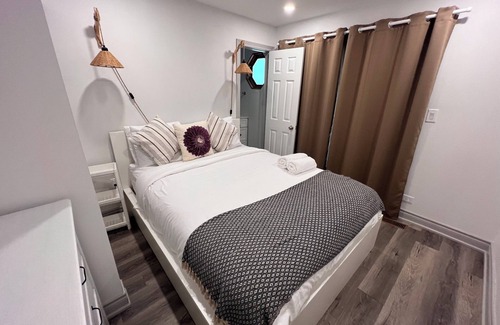 Toronto Apartamento | Main Lilac private-unit 10-min to Airport