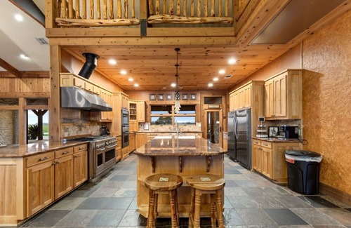 Elmaton Cabina | ★Main Lodge ★Delightfully Retreat Texas Ranch, lake, sleep 28-32★