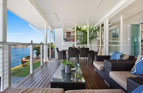Surfers Paradise Casa | Main River Magic