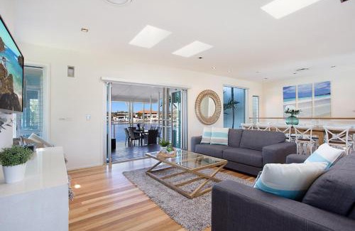 Surfers Paradise Casa | Main River Magic