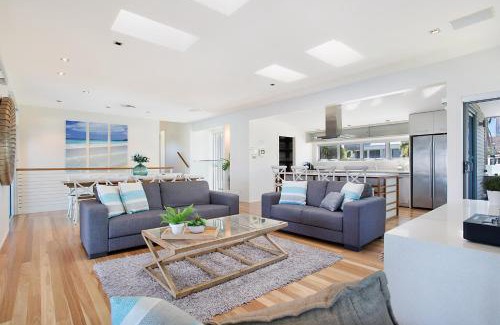 Surfers Paradise Casa | Main River Magic