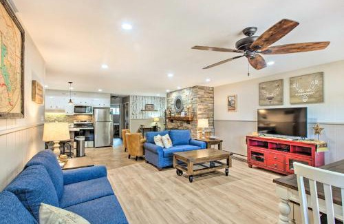 Red River Apartamento | Main St Red River Ski Condo with Mountain View!