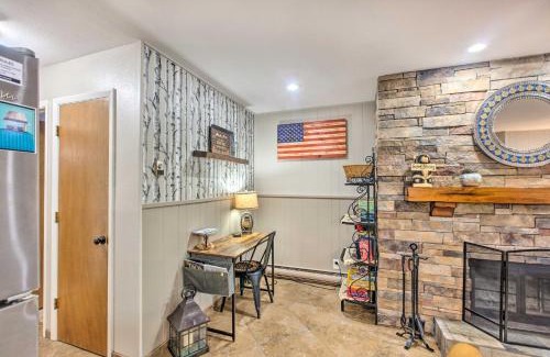 Red River Apartamento | Main St Red River Ski Condo with Mountain View!
