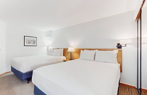 West End Cabina | Main St. room - pool & hot tub - walk to lifts, dog-friendly, balcony