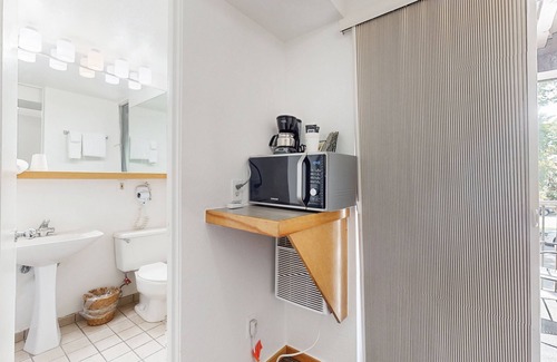 West End Cabina | Main St. room - pool & hot tub - walk to lifts, dog-friendly, balcony