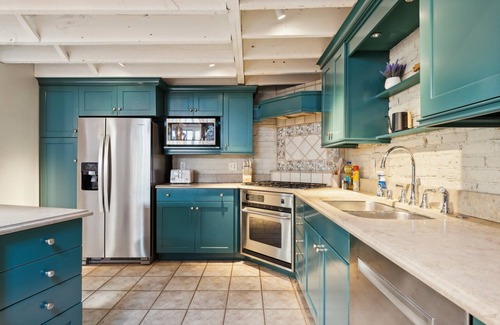 Racine Casa | Main Street Belle, Comfort, Convenience & Downtown Views! - 3BR/3.5BA