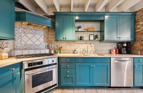 Racine Casa | Main Street Belle, Comfort, Convenience & Downtown Views! - 3BR/3.5BA