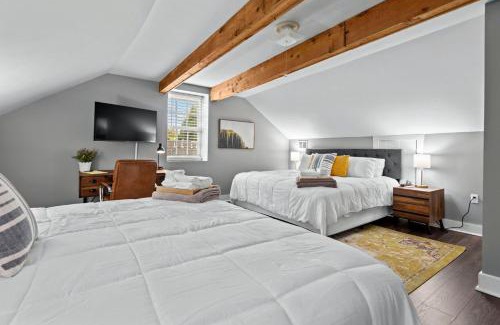 St. Charles Apartamento | Main Street Living! 2 Bedroom Unit right On Main!