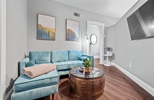 St. Charles Apartamento | Main Street Living! 2 Bedroom Unit right On Main!