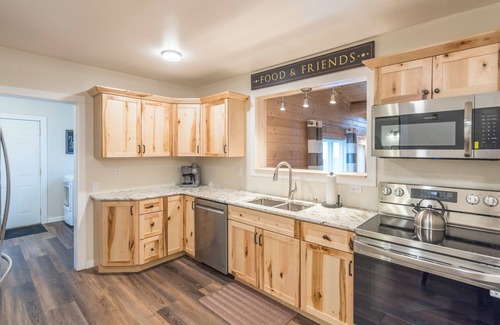 Crosby Casa | MAIN STREET LODGE - Charming lower duplex unit with hot tub in Crosby,MN