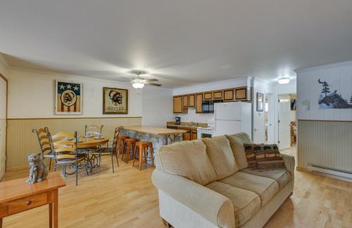 Red River Apartamento | Main Street Red River Condo with Fireplace and Views!