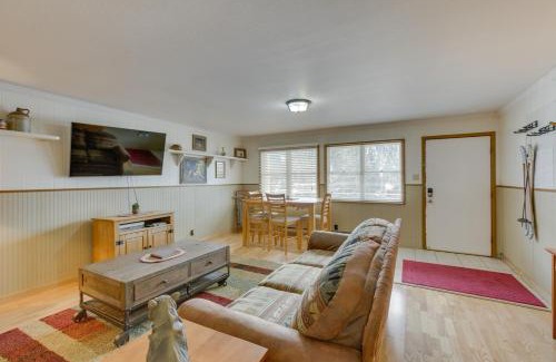 Red River Apartamento | Main Street Red River Condo with Fireplace and Views!