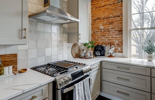 Mount Joy Apartamento | Main Street Retreat -- Close to the Nook & Hershey!