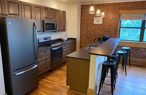 Waynesville Apartamento | Main Street Retreats 103 Brand New Downtown Apt 103
