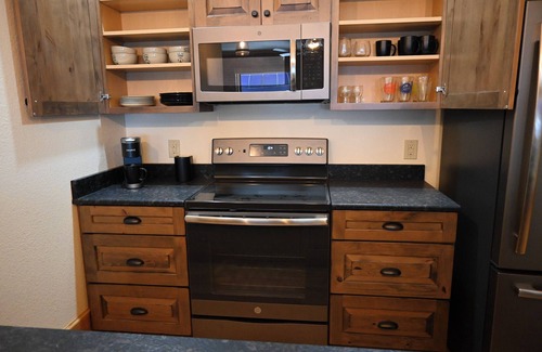 Waynesville Apartamento | Main Street Retreats 106 - 2 BR Downtown Apt. 106