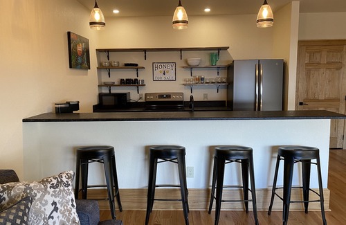 Waynesville Apartamento | Main Street Retreats 105 - Brand New Apt. 105